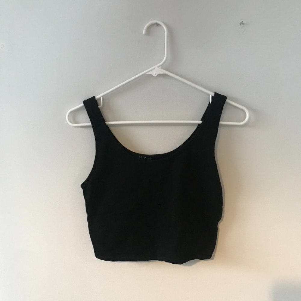 Black crop tank top